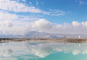 青海大柴旦湖